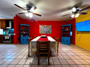 Casa Revolucion: 2BR/2Ba Casita close to downtown with private parking
